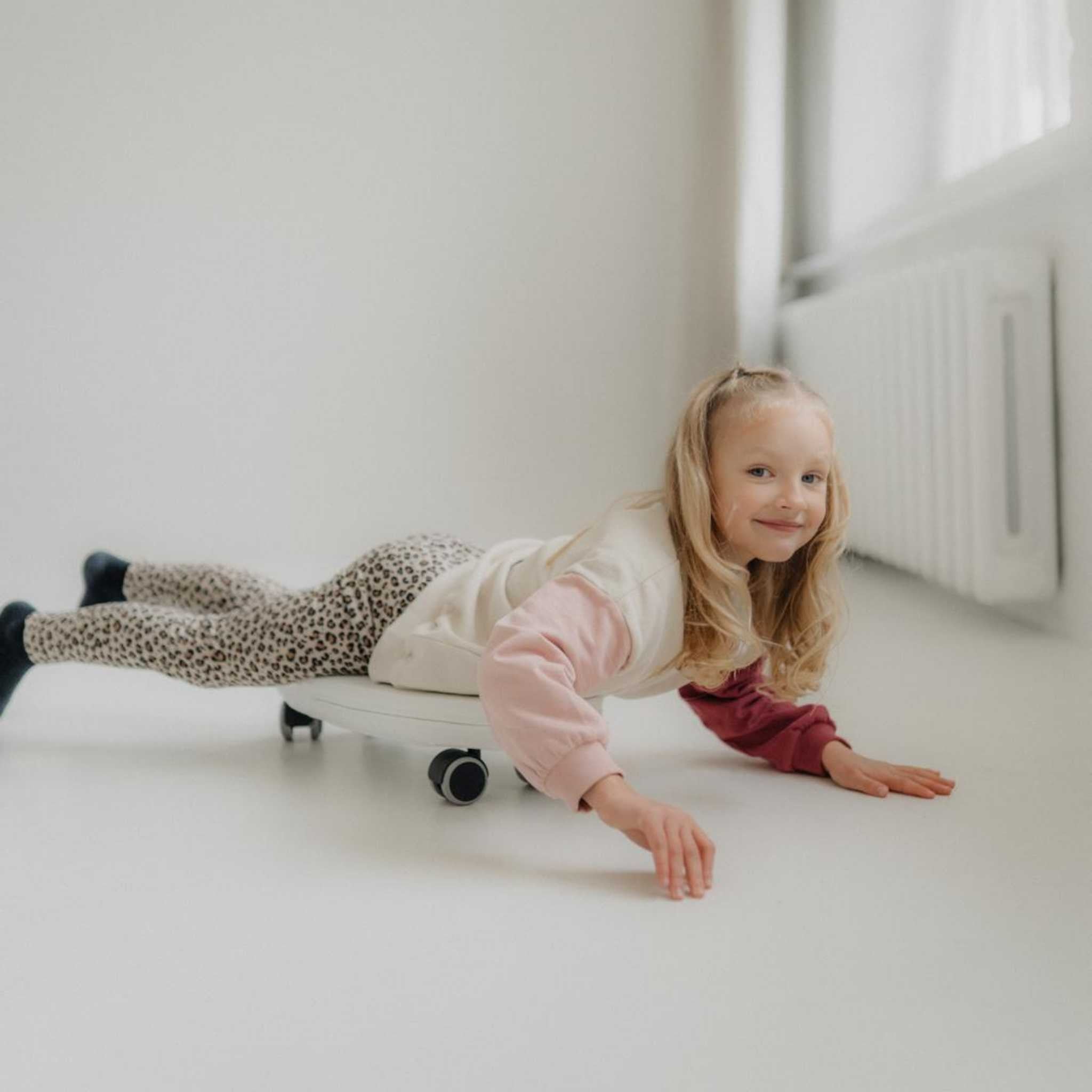 Banglentės tipo paspiriamas žaislas vaikams  - BureiKids