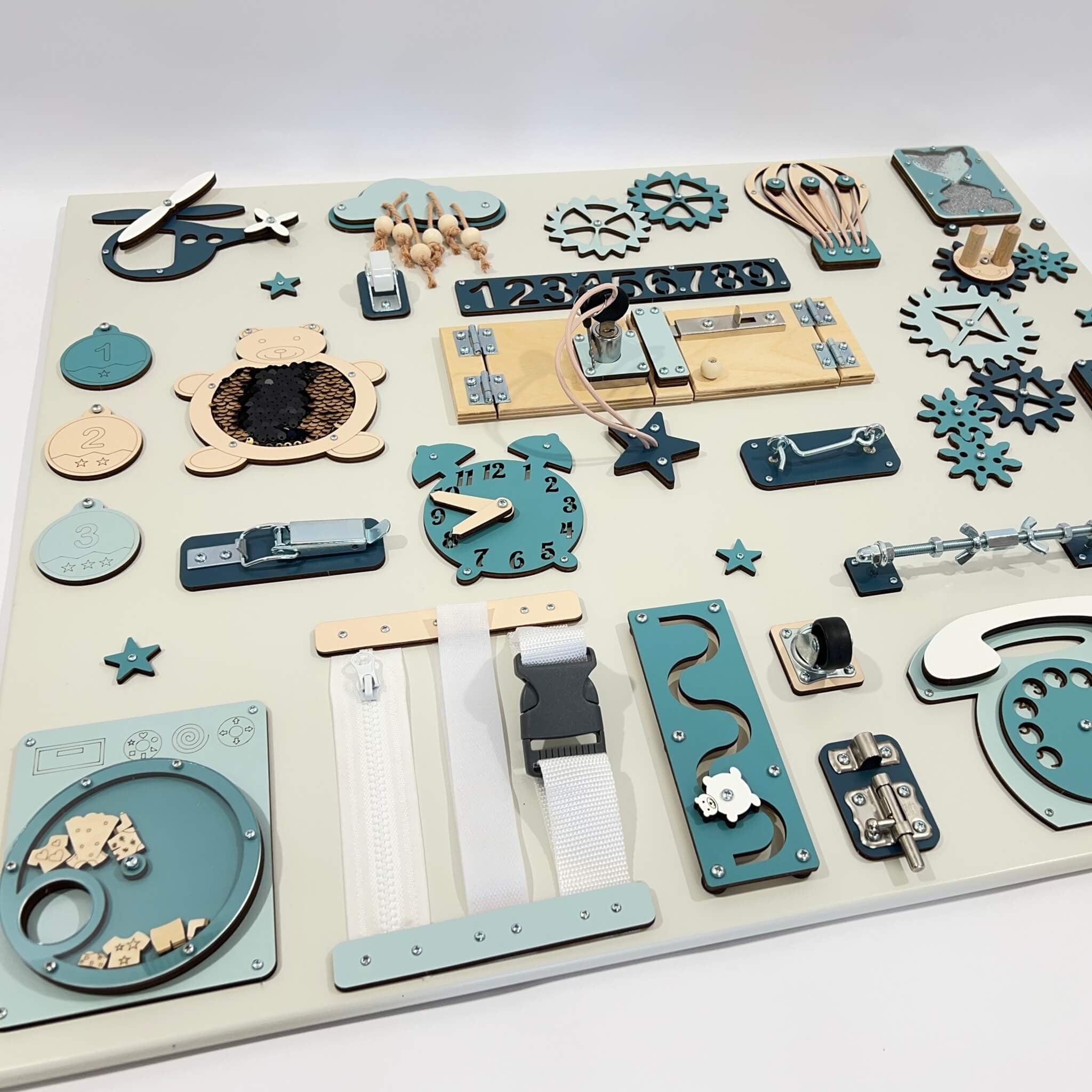 Didelė Montessori veiklos lenta mokymuisi (60×70 cm) - BureiKids