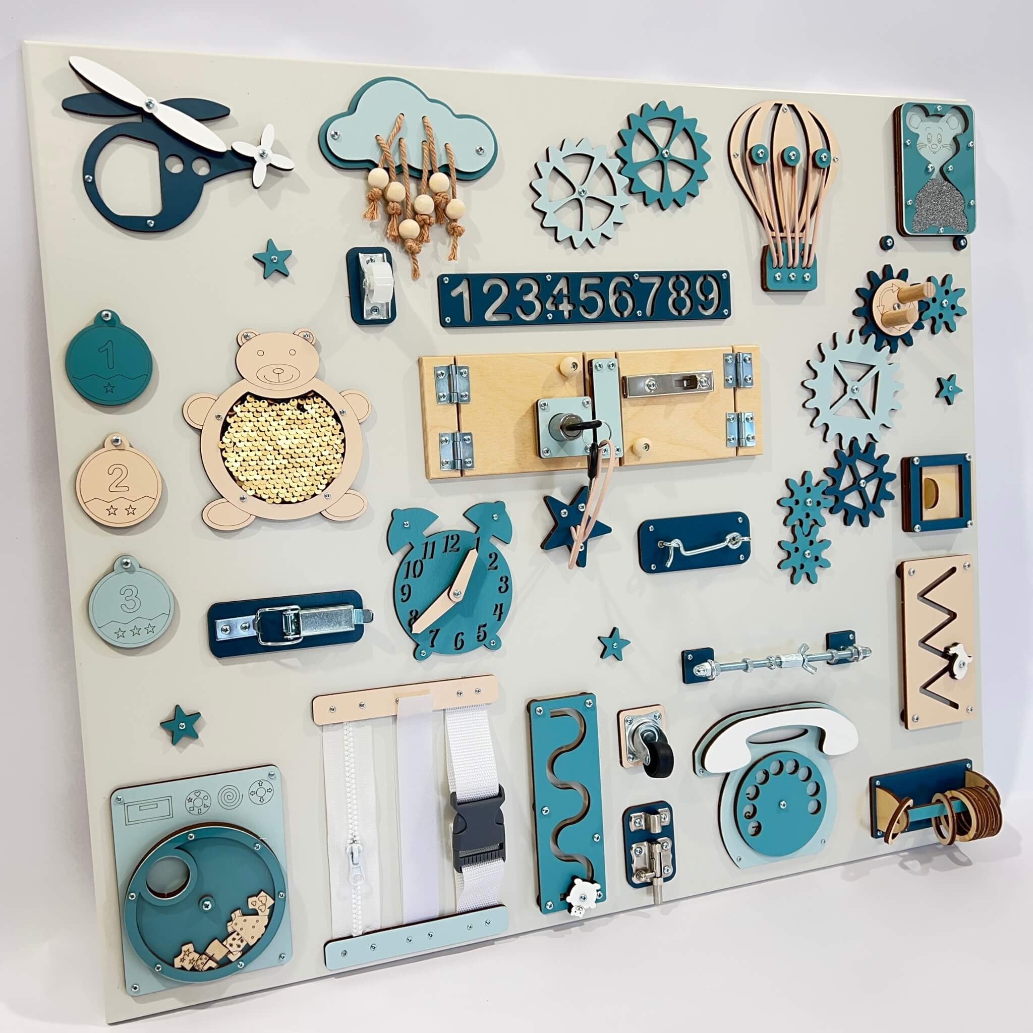 Didelė Montessori veiklos lenta mokymuisi (60×70 cm) - BureiKids