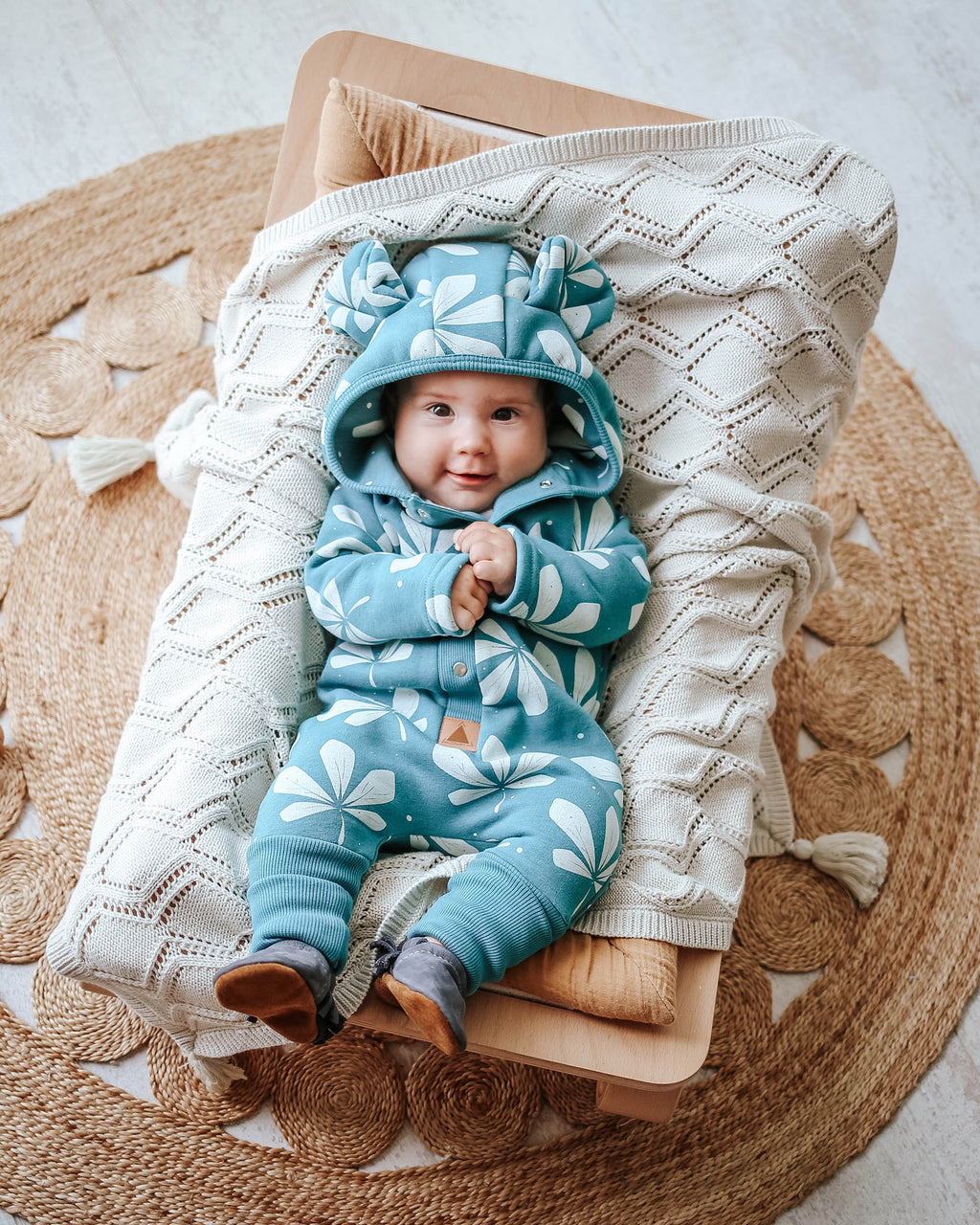 Kombinezonas vaikams ir kūdikiams - Balti lapai ant žalio fono - BureiKids