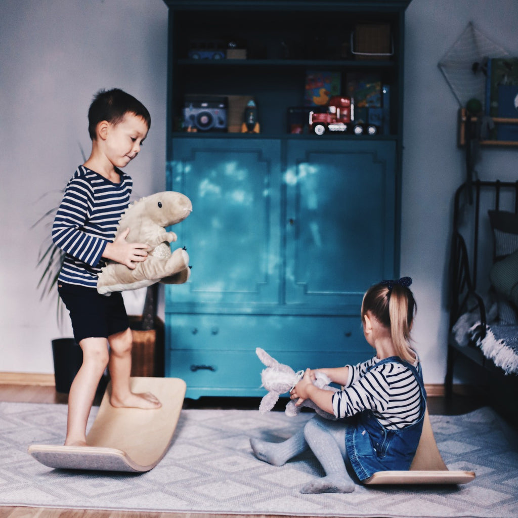 Medinė balansinė lenta su pilku veltiniu - BureiKids