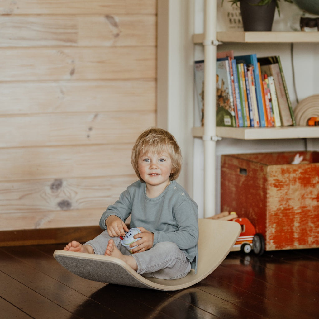 Medinė balansinė lenta su pilku veltiniu - BureiKids
