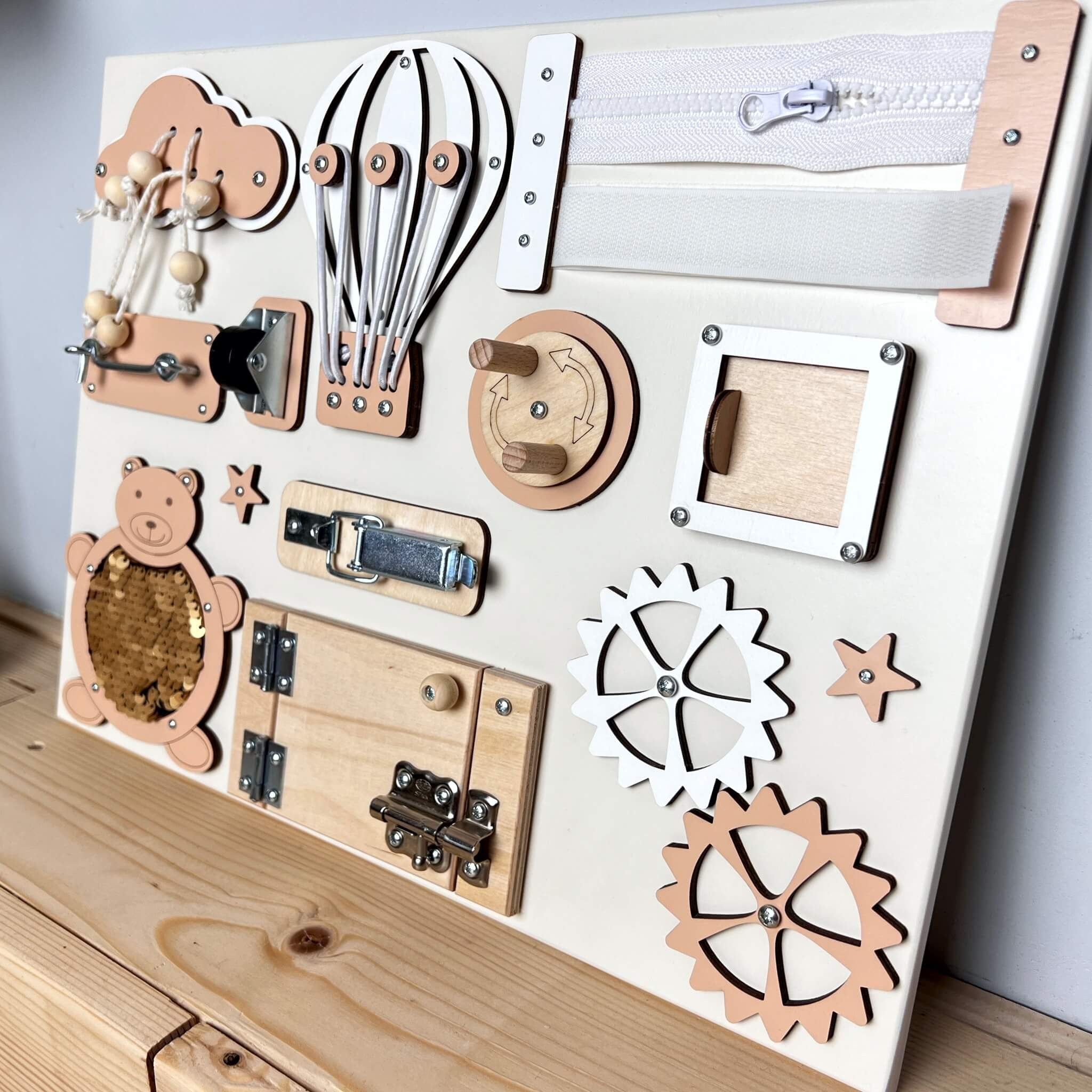 Mini Montessori veiklos lenta su durelėmis (30×40 cm) - BureiKids