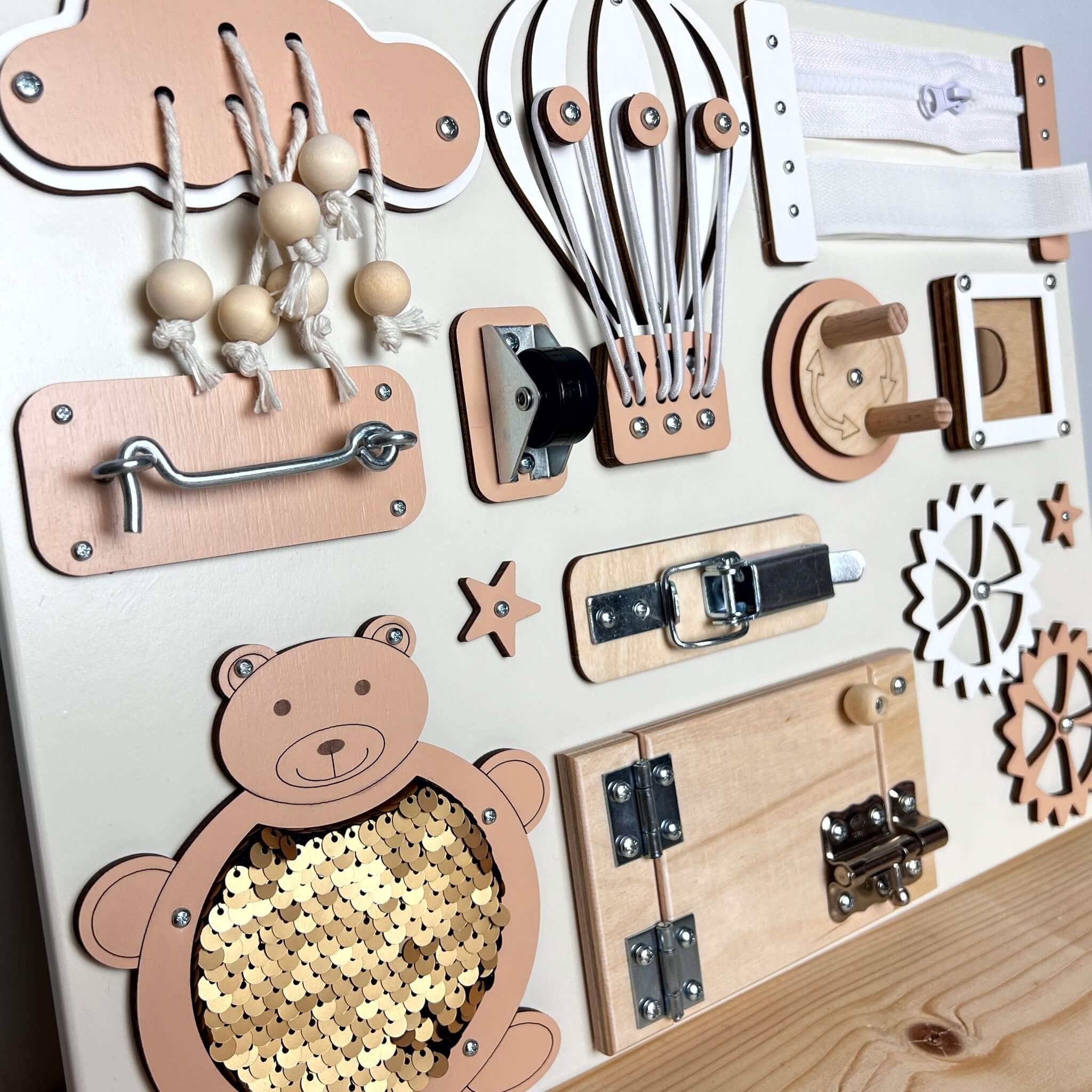 Mini Montessori veiklos lenta su durelėmis (30×40 cm) - BureiKids
