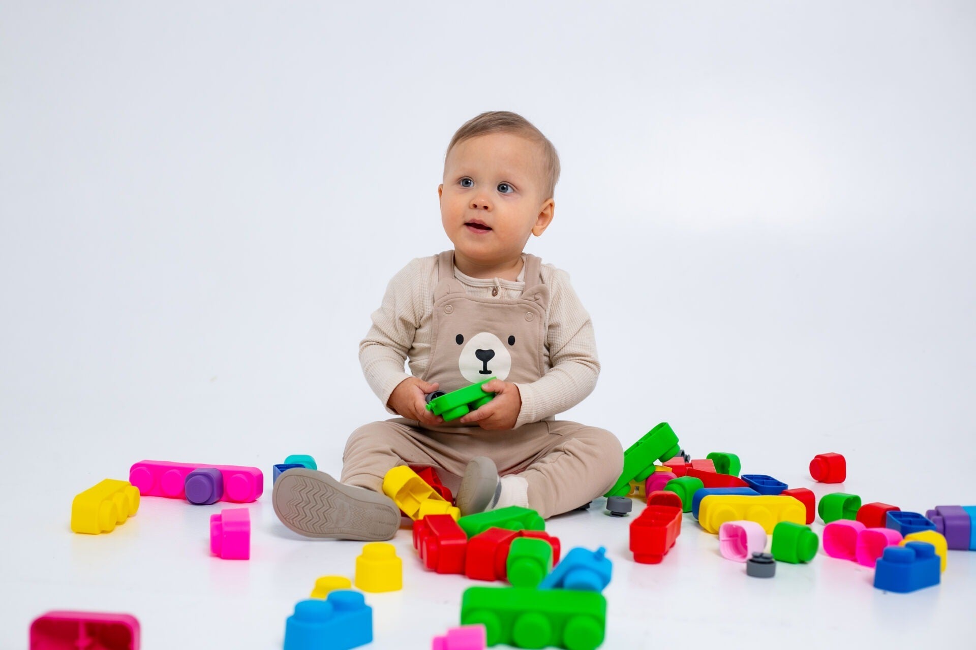 Minkštų kaladėlių rinkinys su ratukais – 14 vnt. - BureiKids