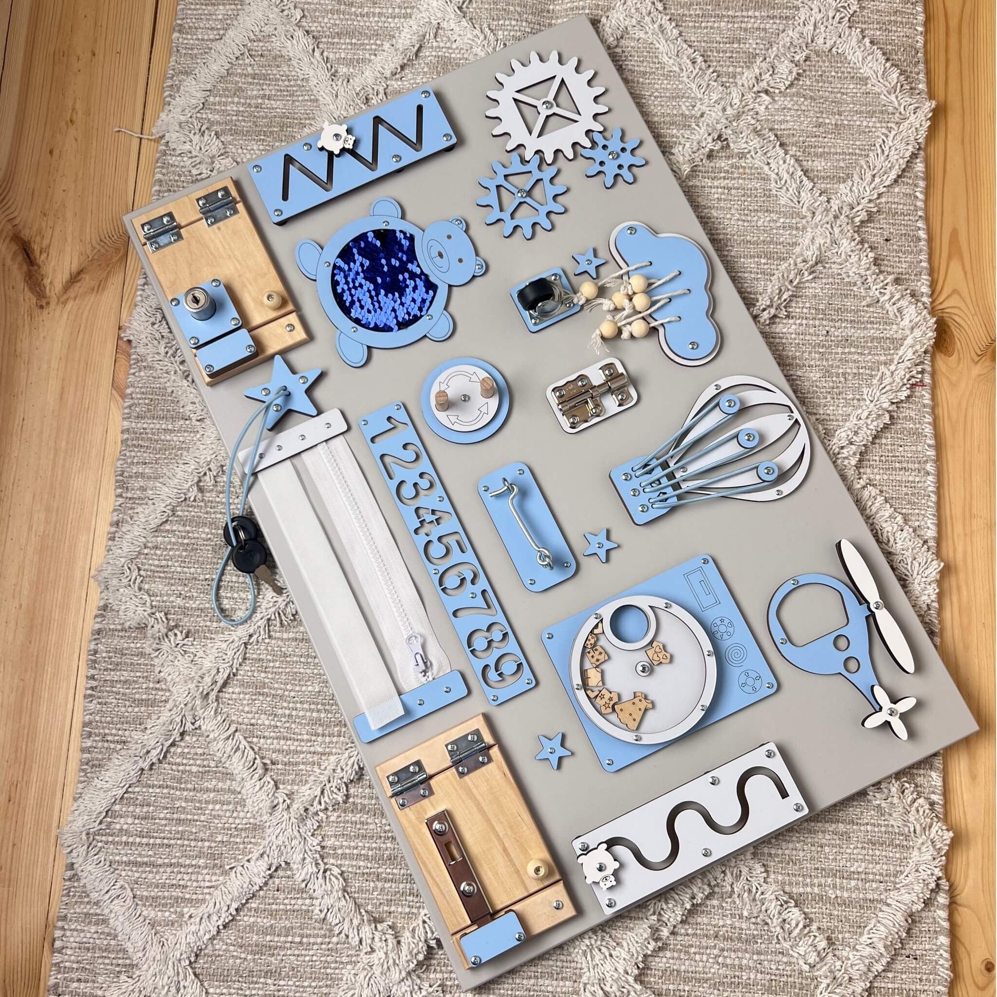 Montessori veiklos lenta su durelėmis ir užraktais (40×60 cm) - BureiKids
