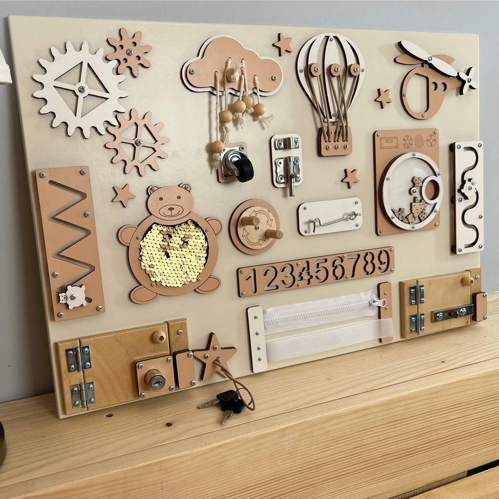 Montessori veiklos lenta su durelėmis ir užraktais (40×60 cm) - BureiKids