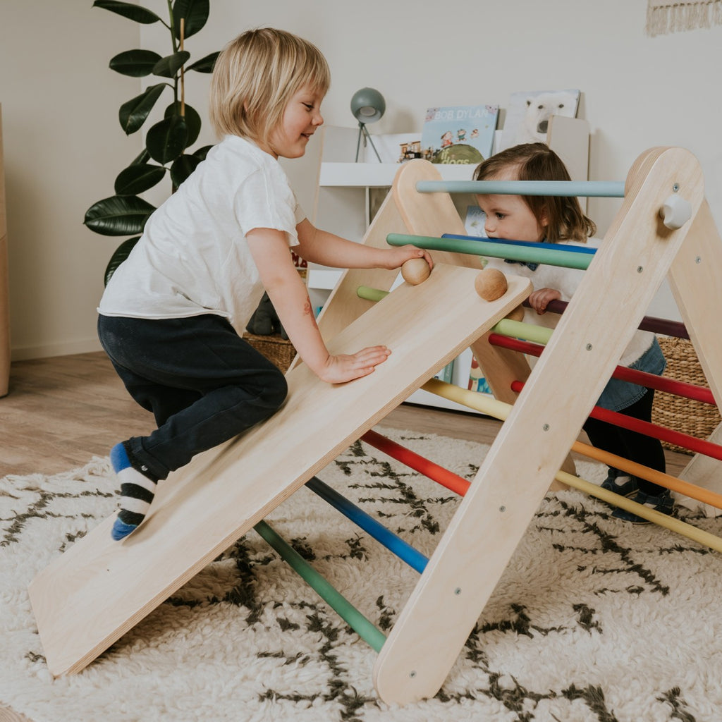Rampa „Leg&go“ Pikler trikampiui ir švediškai sienelei – vaivorykštinė - BureiKids