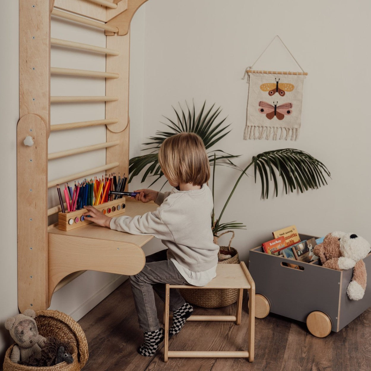 Stalas ir kėdė „Leg&go“ švediškai sienelei - BureiKids