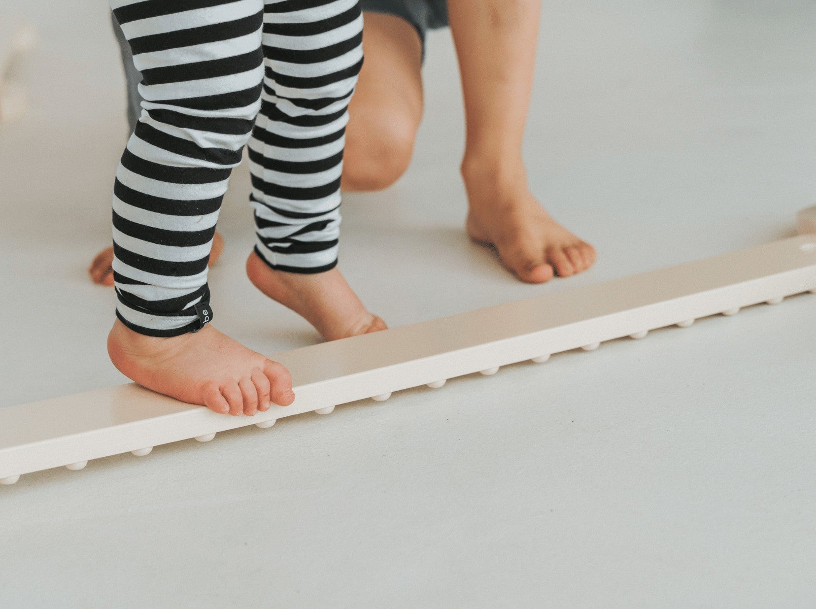 TipiToo® Solo dvipusė balansinė lenta su taškeliais - BureiKids