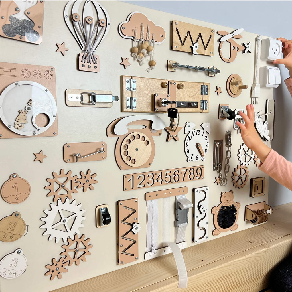 Ypač didelė Montessori veiklos lenta su užduotimis (60×80 cm) - BureiKids